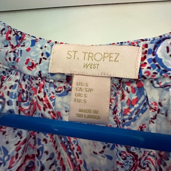 Sleeveless Paisley Printed Top​ - Picture 2 of 6